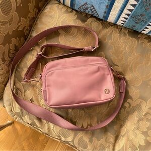 Lululemon Everywhere Crossbody Bag in Dusk/ Rose Gold
